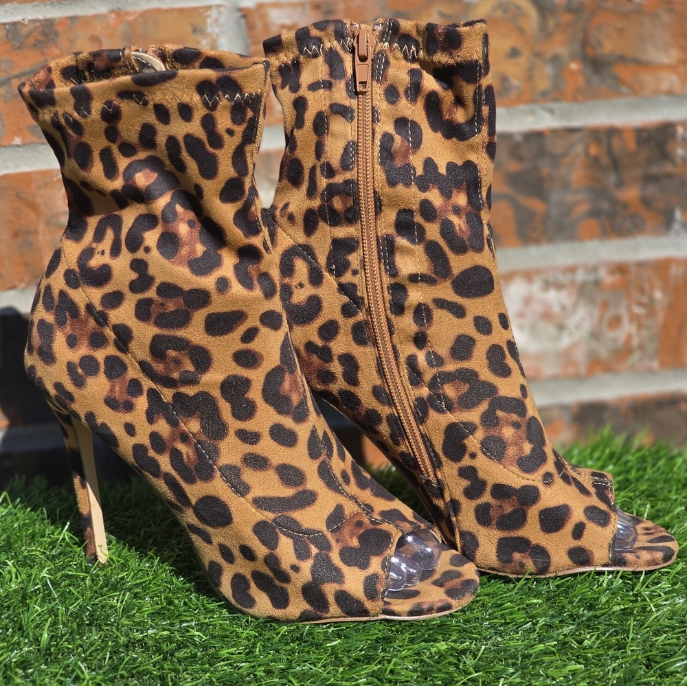 Olivia Ferguson Size 7 Open Toe Animal Print Shoe Boot